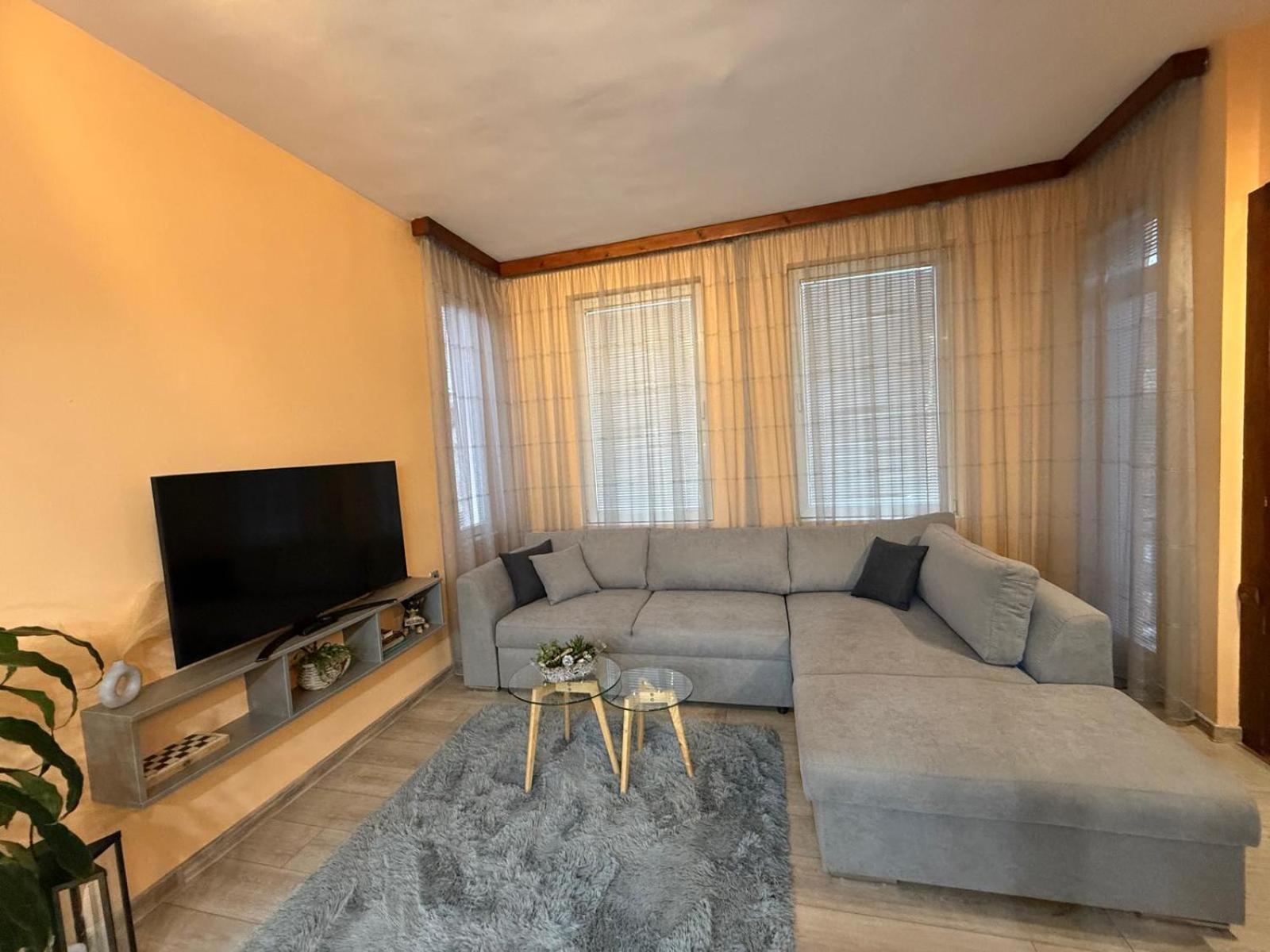 The Maisonette In Sofia's Heart דירה