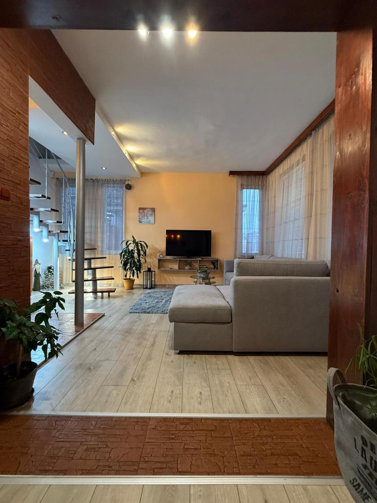 The Maisonette In Sofia's Heart Апартаменти Софія